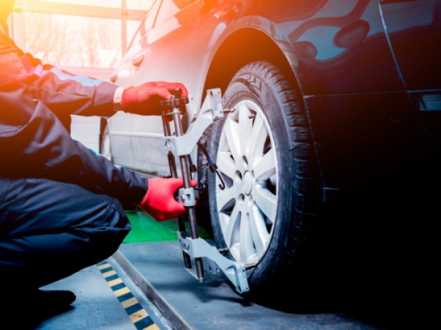 5 señales de que tu auto tiene que ser alineado