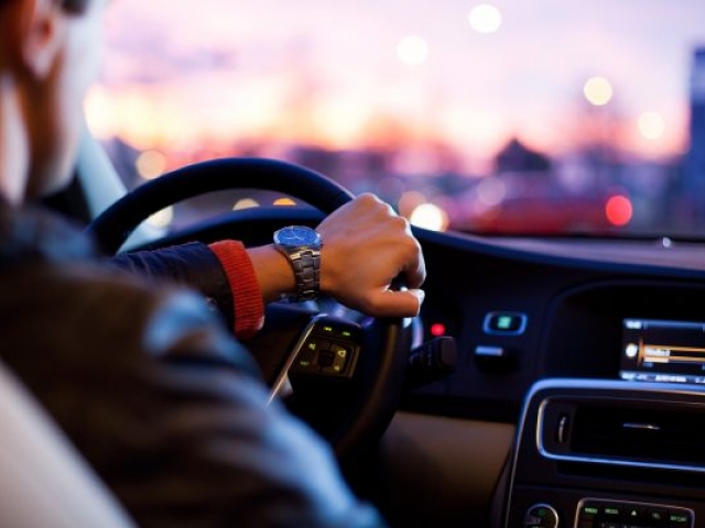 Cómo la dirección asistida influye en la conducción de tu auto