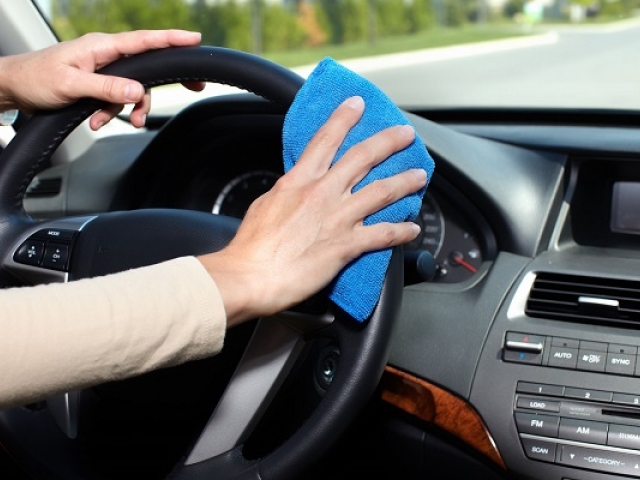 Limpia el interior del auto como un pro en 5 pasos
