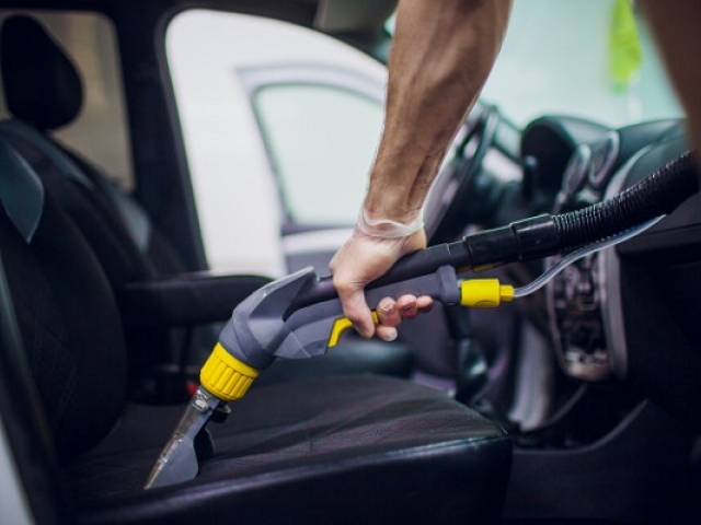 Tapicería del auto: cómo limpiarla como un pro