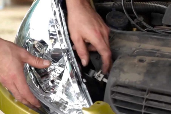 4 síntomas de que debes cambiar los faros de tu auto