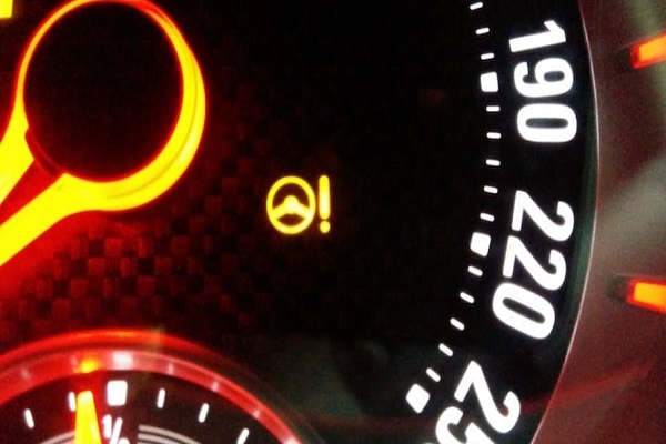 Las 3 luces más importantes del tablero de tu auto II