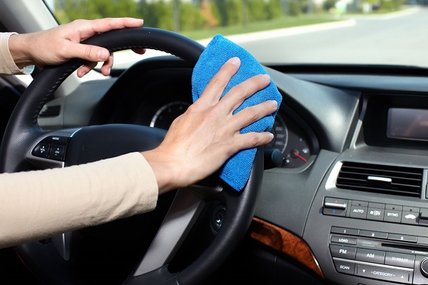 Limpia el interior del auto como un pro en 5 pasos