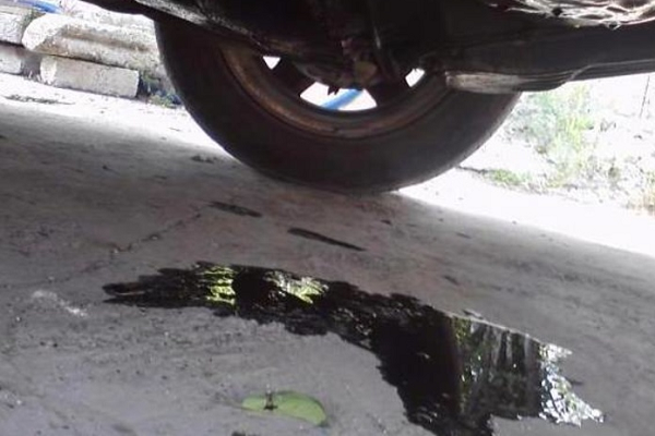 líquido que derrama tu auto