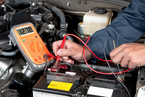 batería del auto está cargada