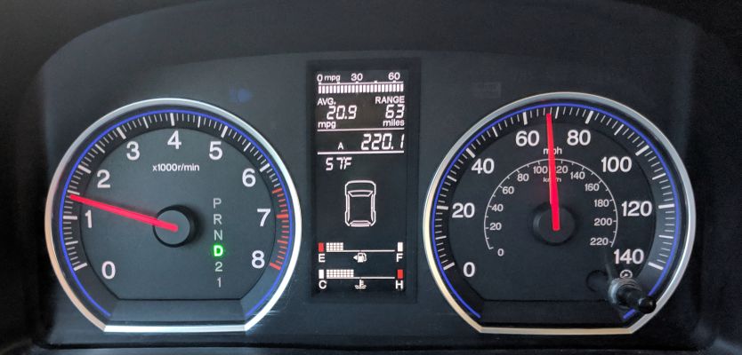 Las 3 luces más importantes del tablero de tu auto