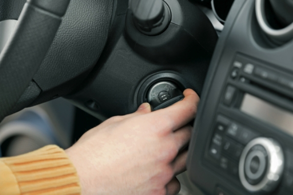 La llave del auto no gira. ¿Qué hago?